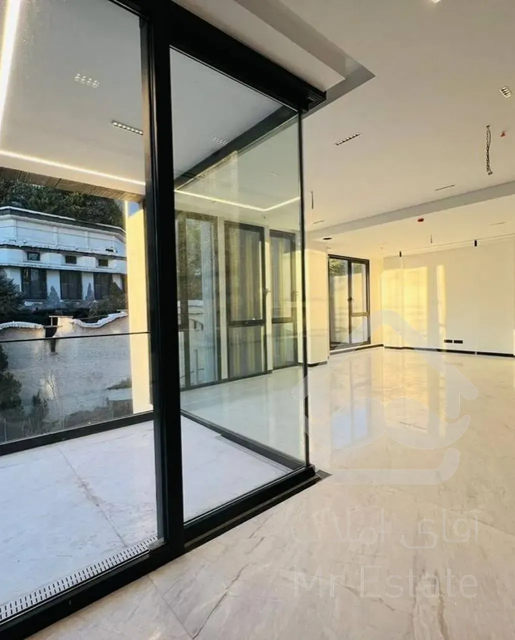 خرید آپارتمان 130 متری 3 خواب در نیاوران فول مشاعات دید و ویو دار