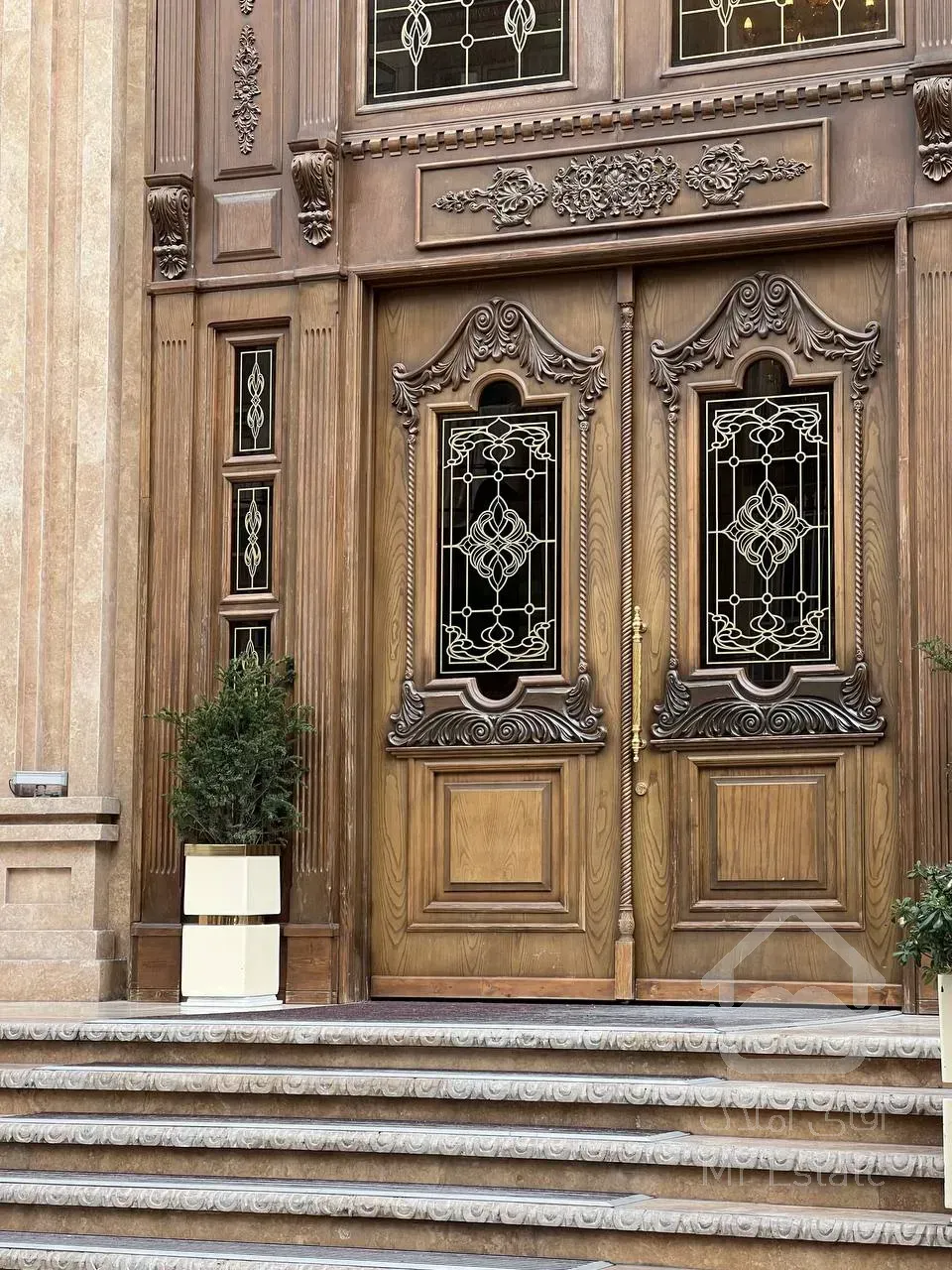 پیش خرید لاکچری روبه روی ایرانمال/132متر /دوخوابه/امکانات عالی/در طبقه 4