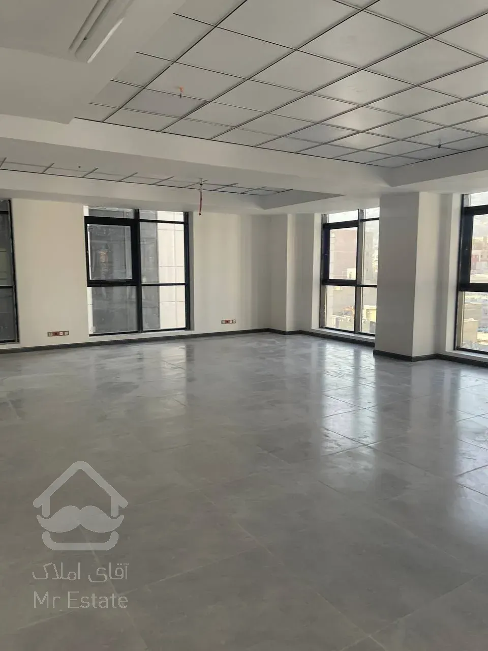 رهن کامل84 متری در پارک اداری رونیکا پالاس غروی