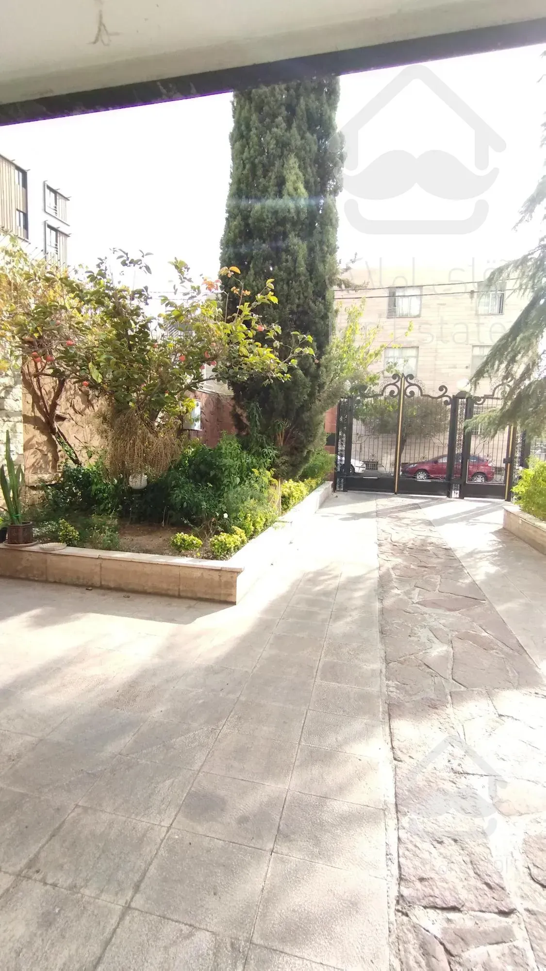 ۸۰متر*خطی رو به آفتاب*بدون پرتی*کم واحد