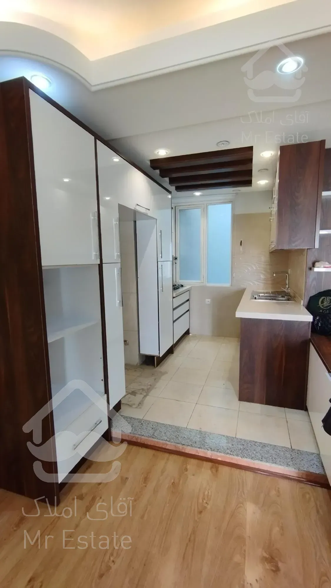 ۸۰متر*خطی رو به آفتاب*بدون پرتی*کم واحد