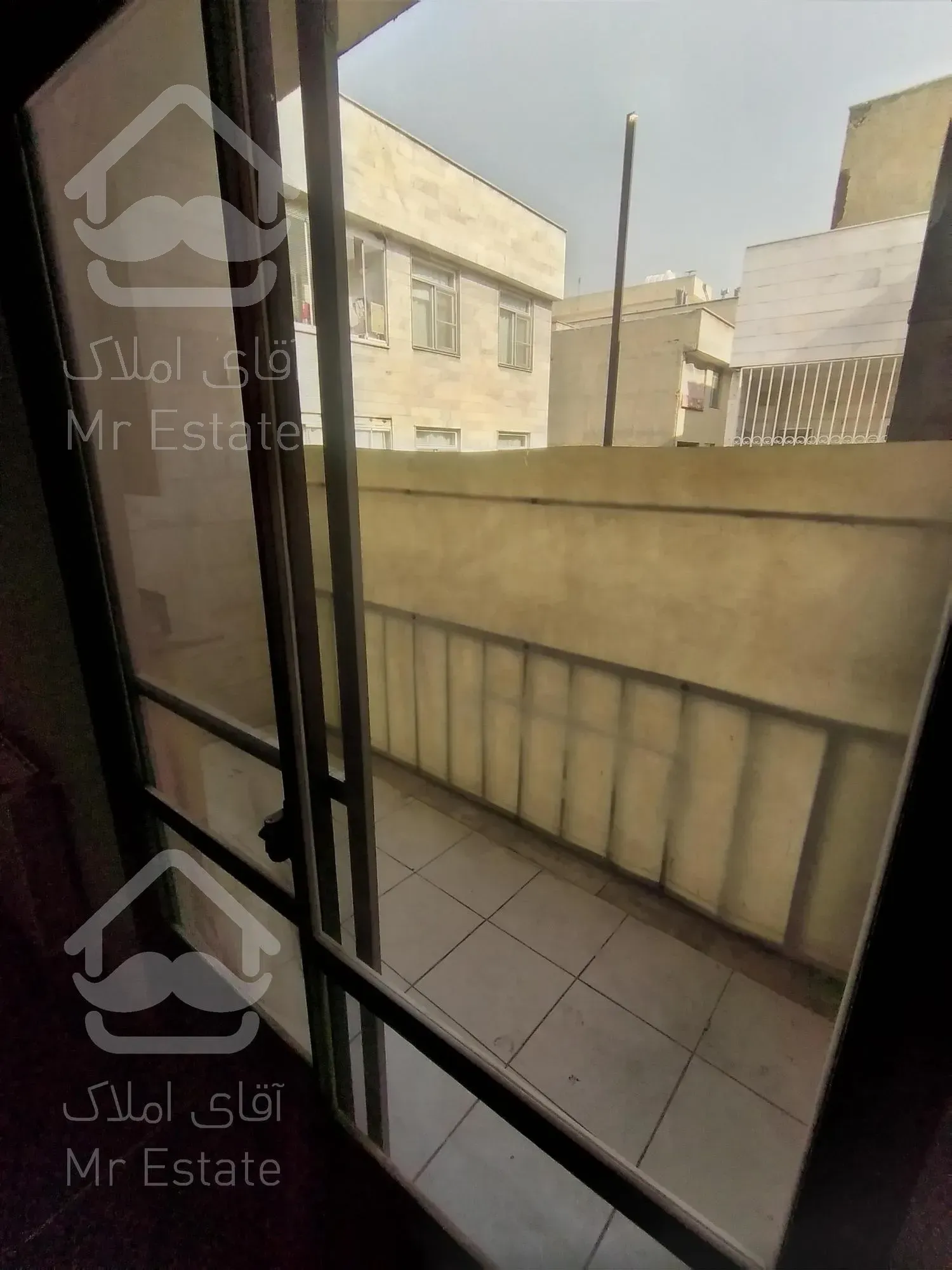 آپارتمان ۱۰۵ متر.تمیز. بلوار اباذر.کوچه گلستان ۲۹