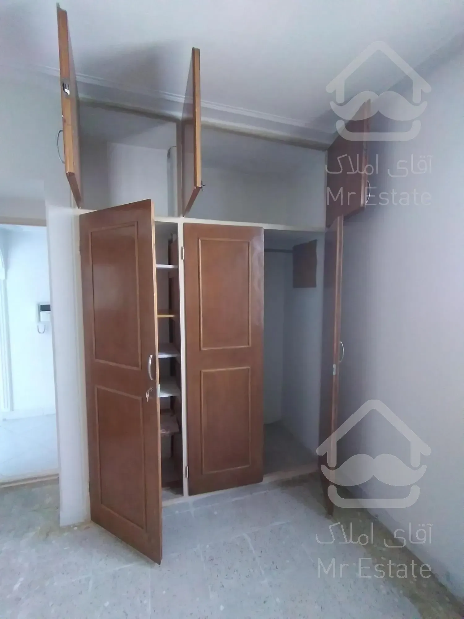 آپارتمان ۱۰۵ متر.تمیز. بلوار اباذر.کوچه گلستان ۲۹