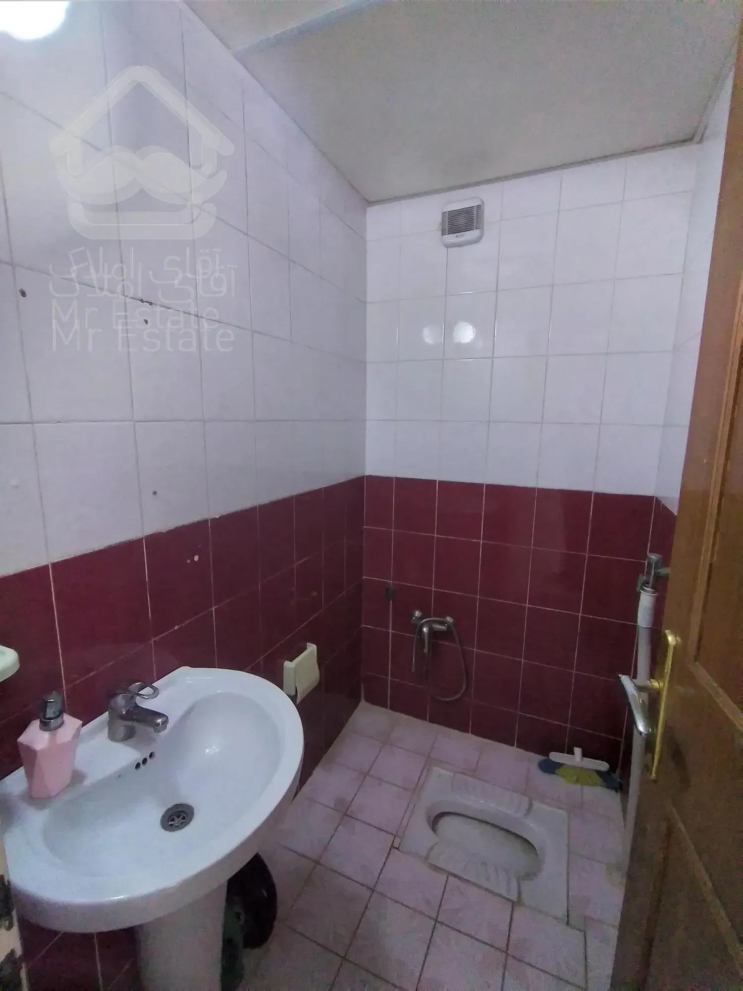 آپارتمان ۱۰۵ متر.تمیز. بلوار اباذر.کوچه گلستان ۲۹