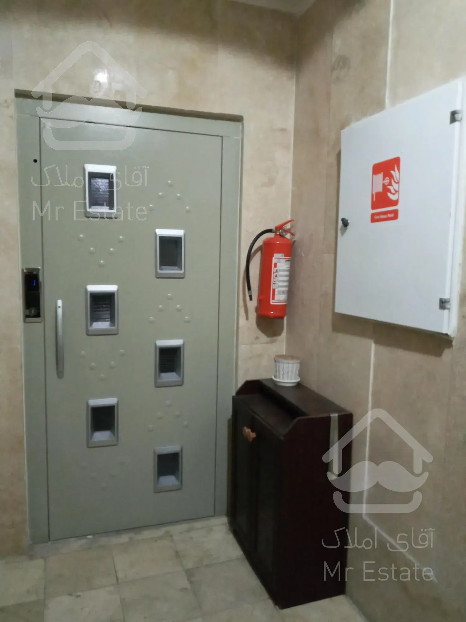 آپارتمان دوخواب در خیابان استادمعین