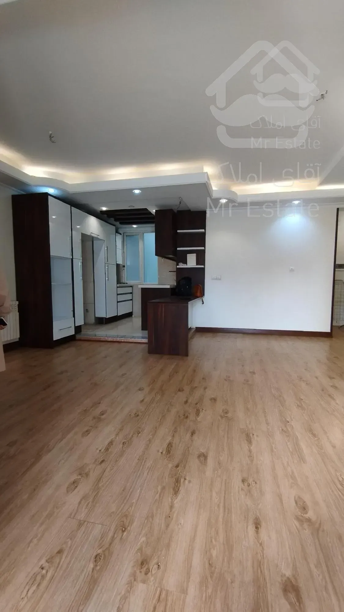 ۸۰متر*فول امکانات*سالن پرده خور جنوبی