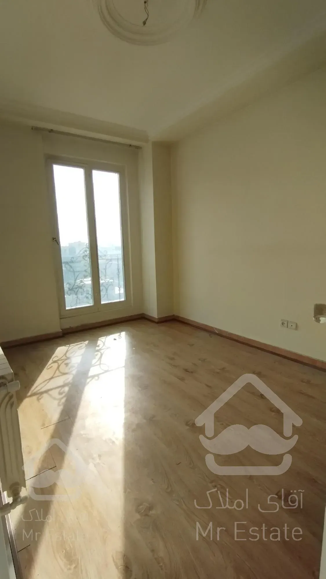 ۸۰متر*فول امکانات*سالن پرده خور جنوبی