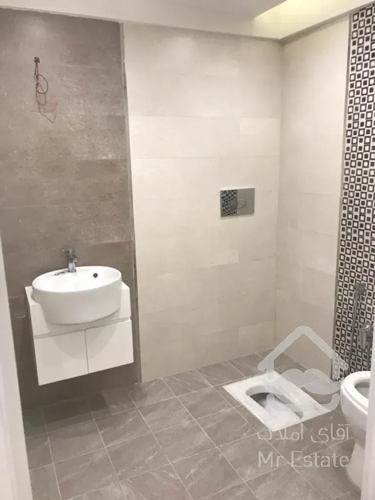 ۹۰۰متر سنداداری-ساختمان برند-ویودار-مشابه نوساز-فروشنده۱۰۰درصد-شهرک غرب