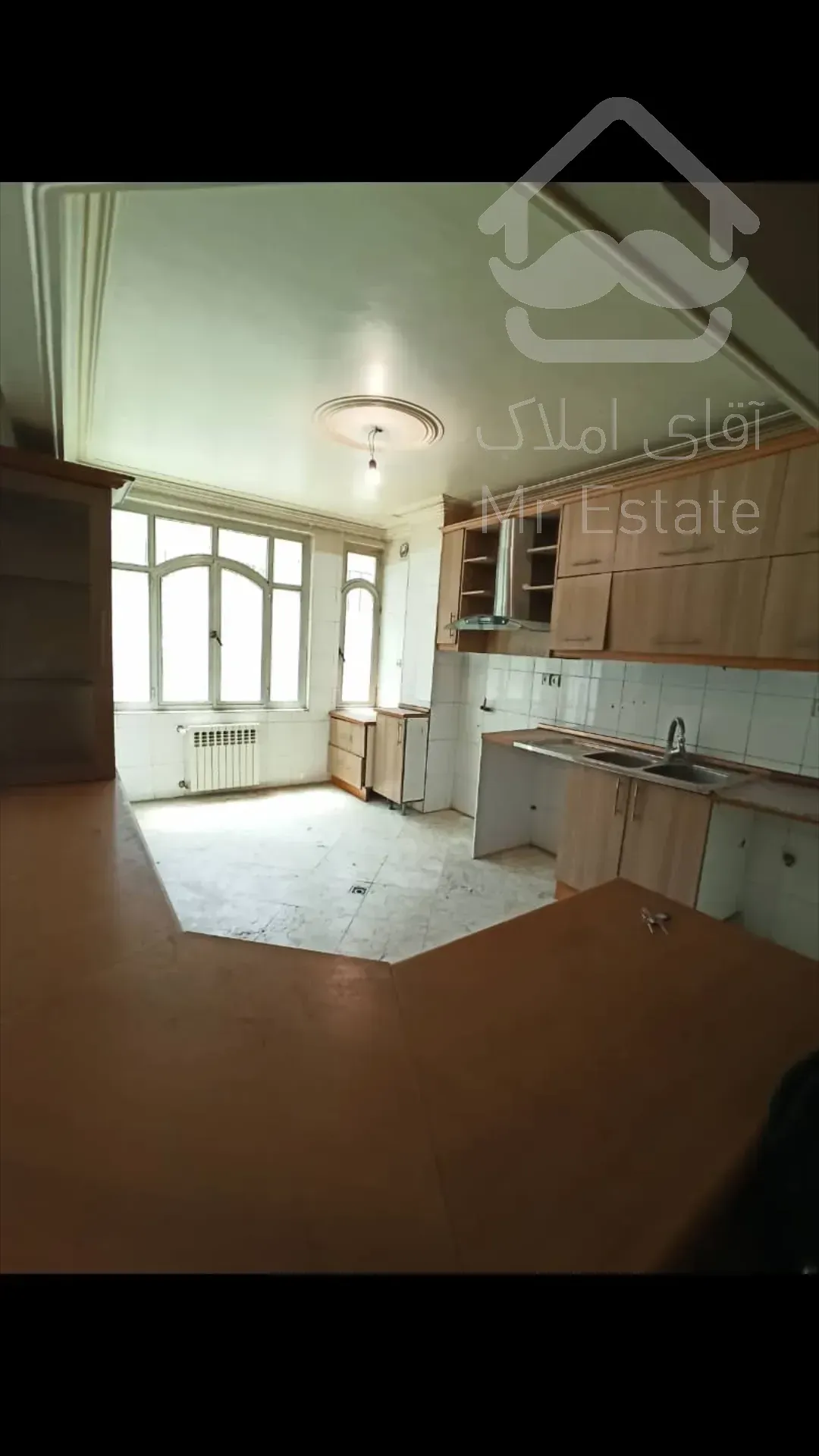 کلنگی با سه طبقه بنا در منطقه۲۲ شهرک راه آهن دهکده المپیک