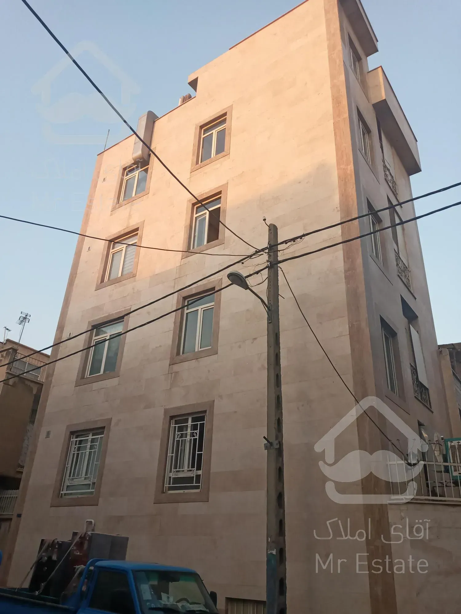 آپارتمان دوخواب در خیابان استادمعین