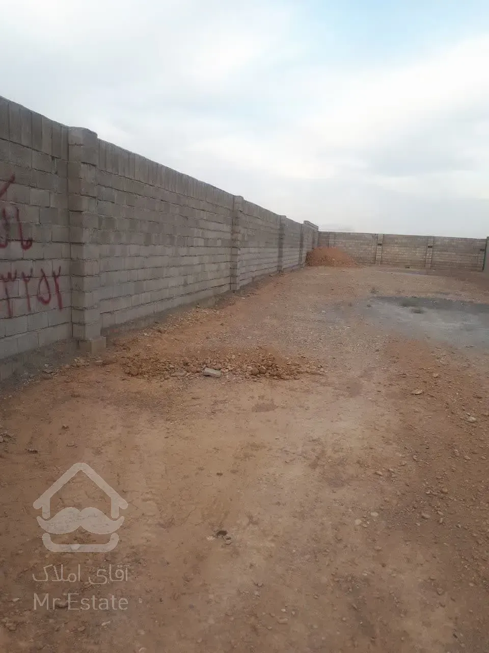 زمین 4 دیواری باغی / حاجی آباد نجف آباد