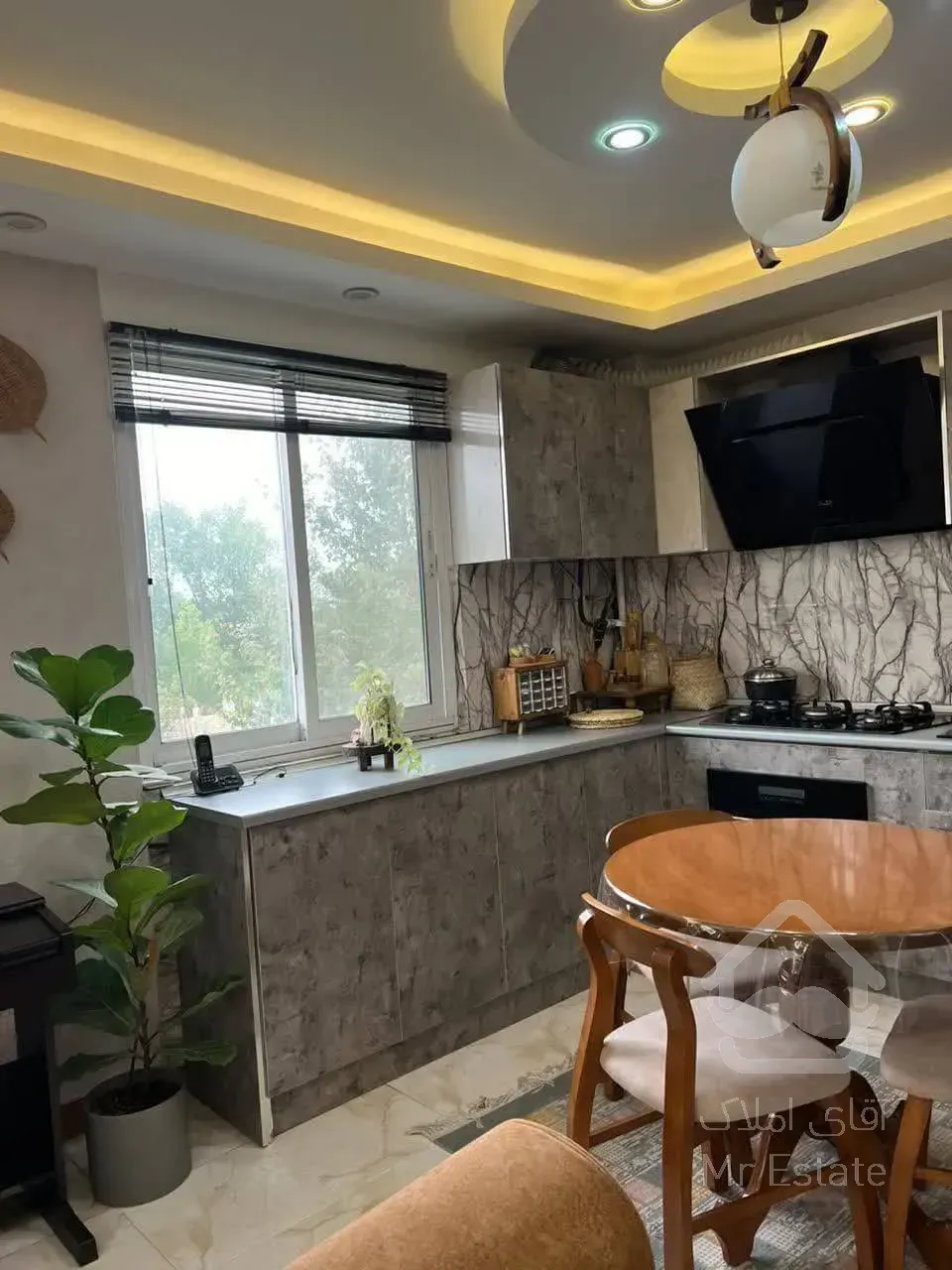 واحد 100 متری دو خواب پارکینگ دار