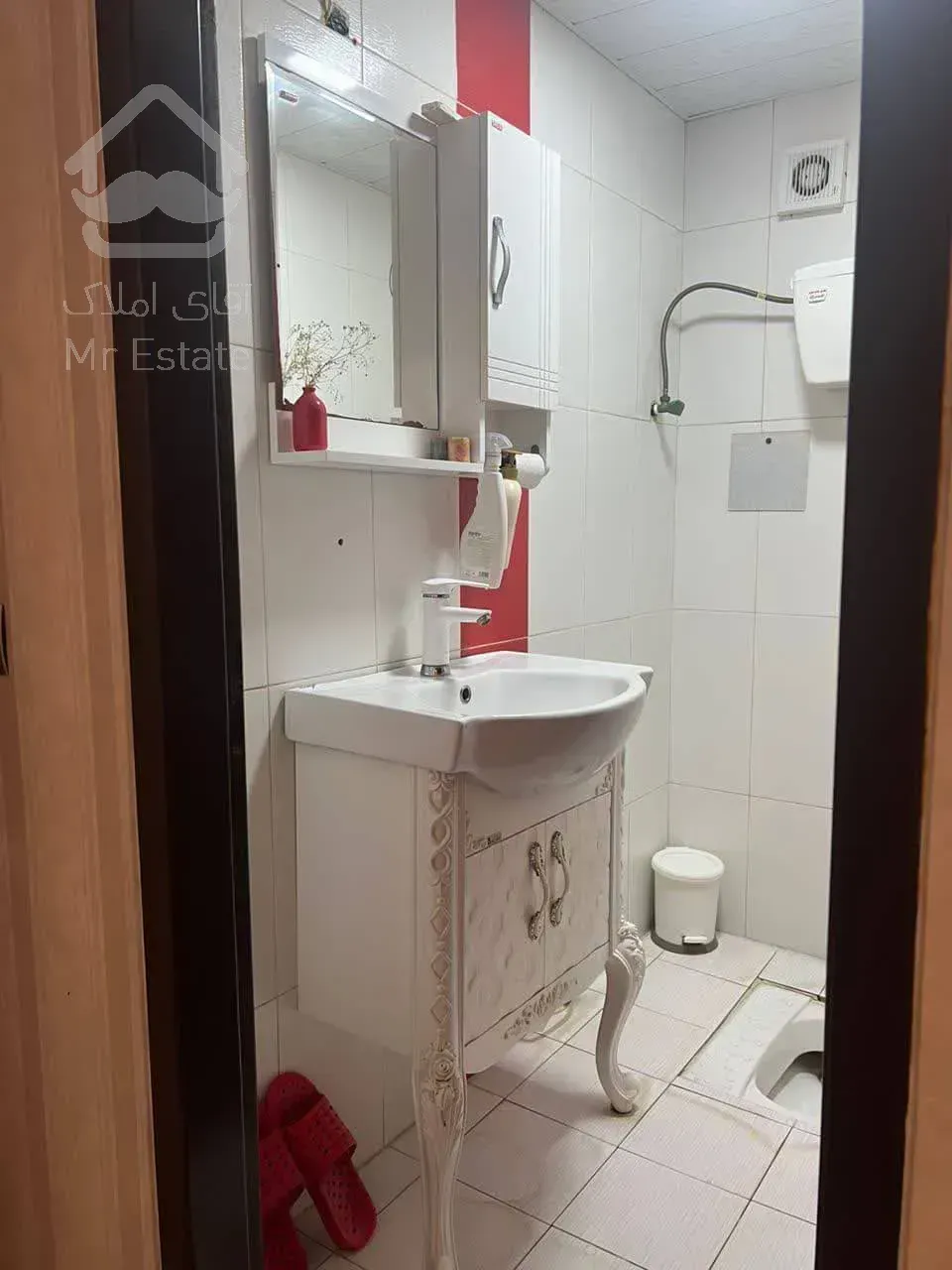 واحد 100 متری دو خواب پارکینگ دار