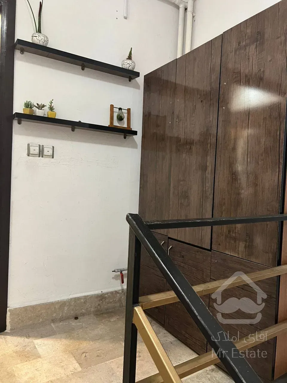 واحد 100 متری دو خواب پارکینگ دار