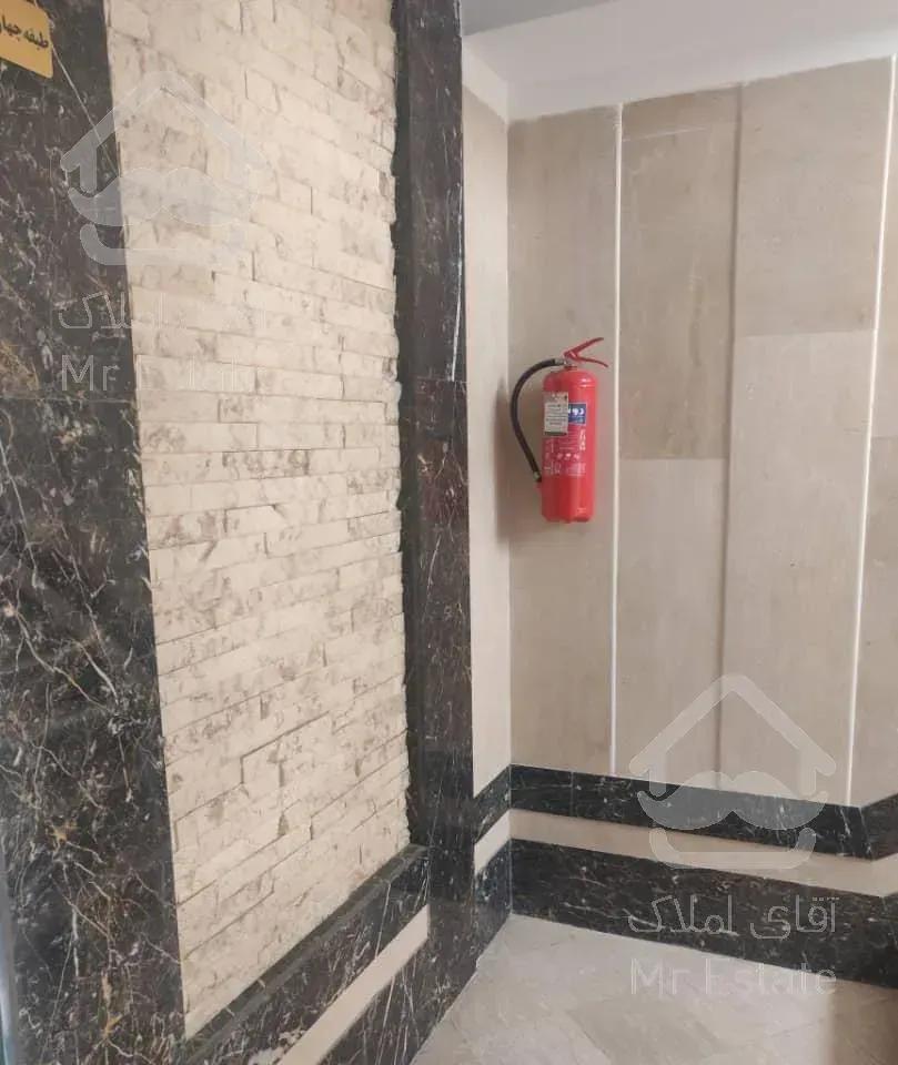 ۱۰۳متر/دوخواب/فول‌امکانات/بر خیابان‌حاجیان