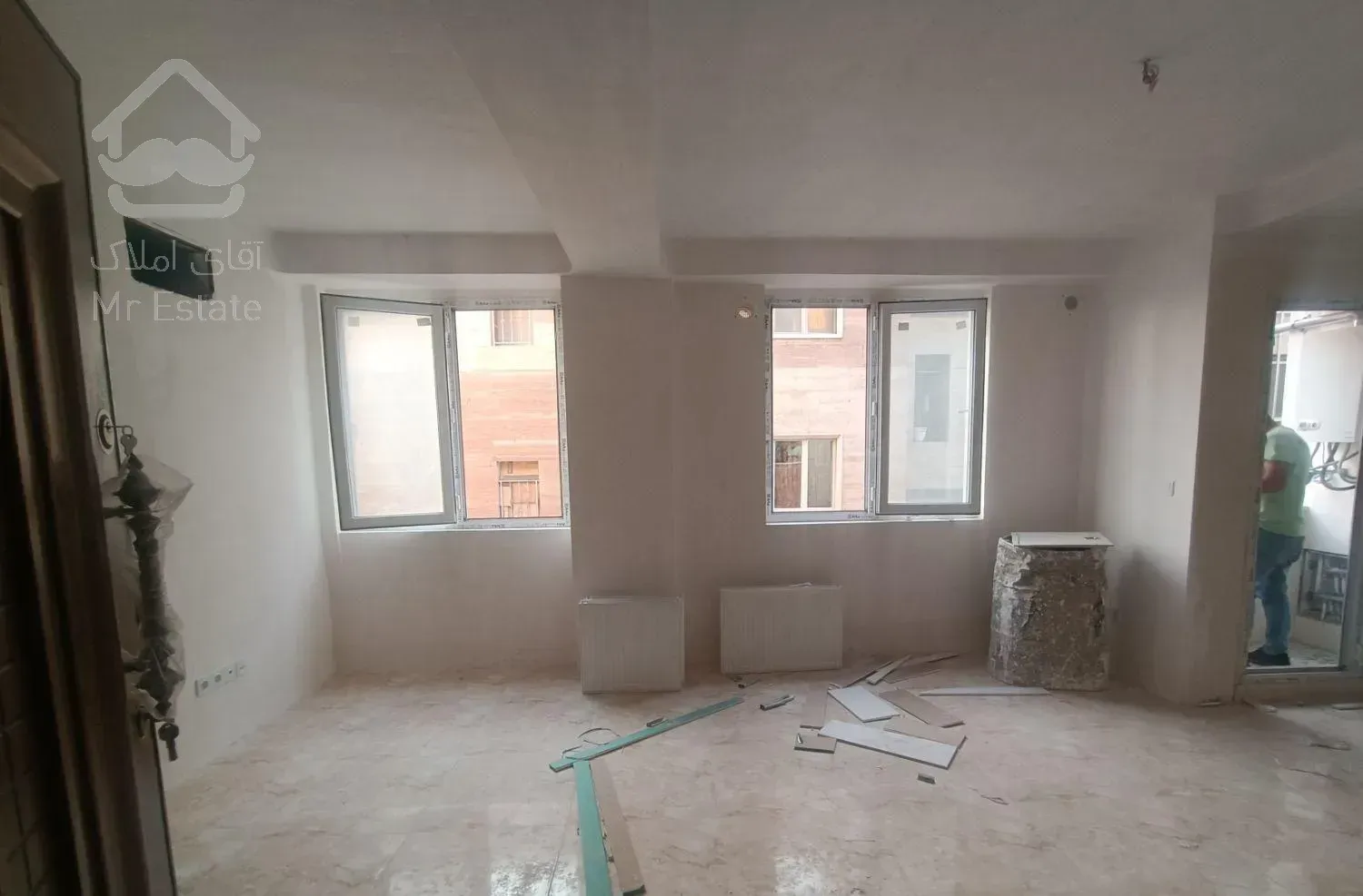 ۴۶ متری ۱ خوابه در استاد معین غرق در نور