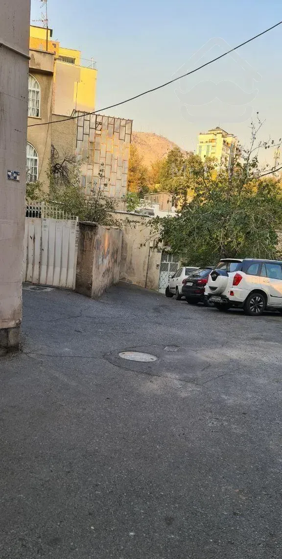 خانه کلنگی  260 متر بر17 دوکله  (فنا خسرو )