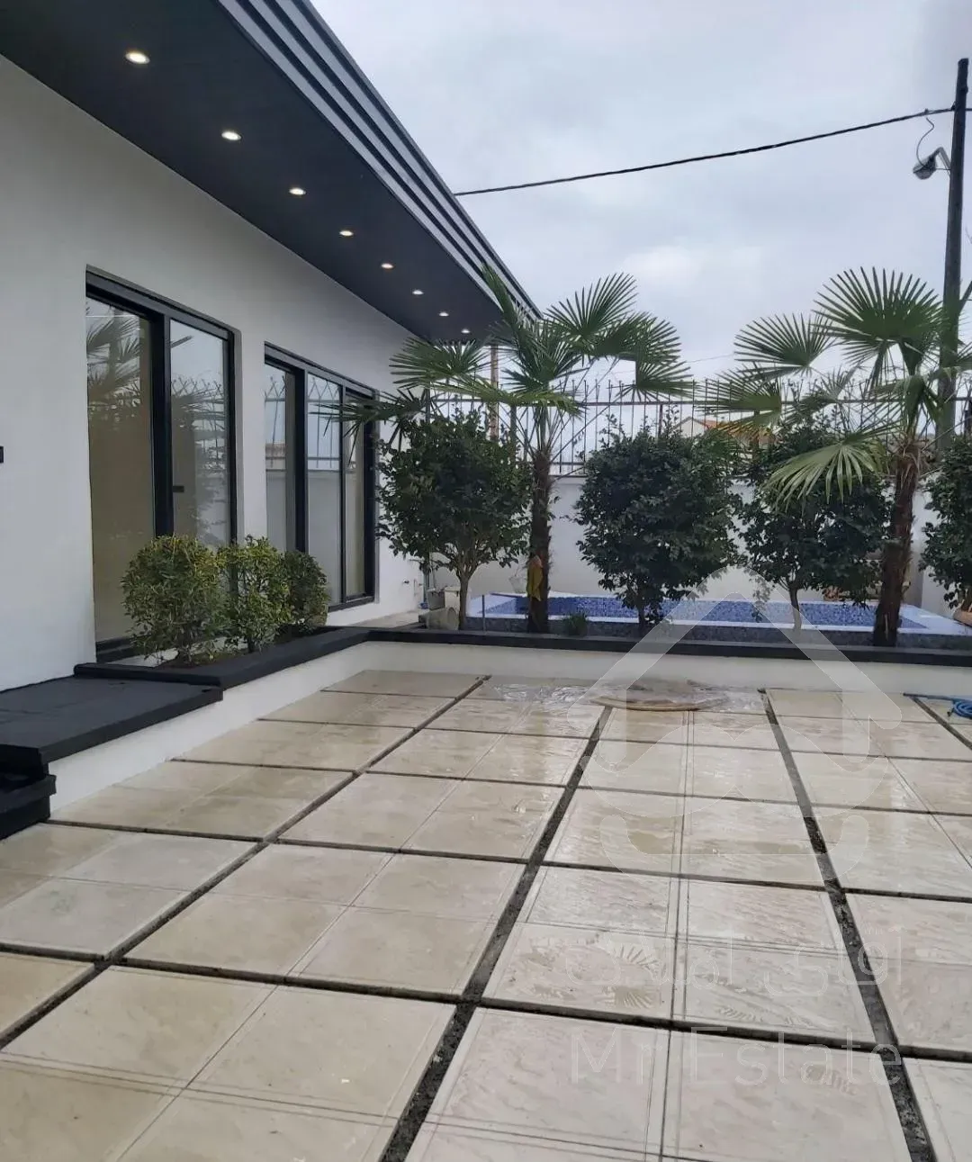 فروش ویلا شهری ۲۴۱ متر زمین ۱۲۰ متربنا