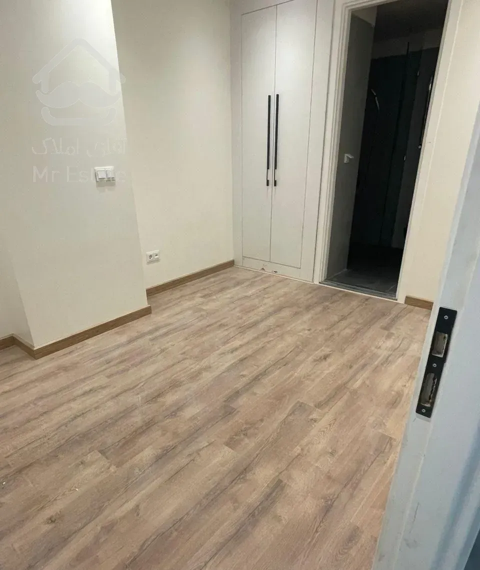 ۱۲۰مترجمشیدیه امیدوار تراس سالن دار افتاب مستقیم