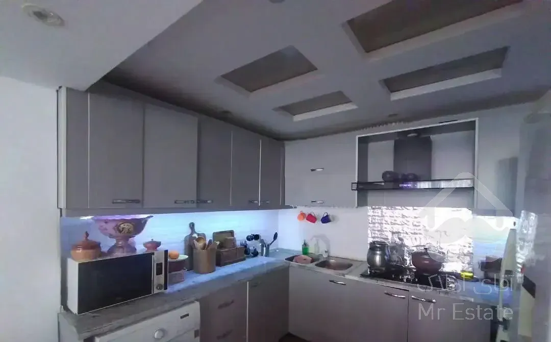 واحد ۹۵ متری خوش نقشه با نورگیر عالی بلوار کریمی