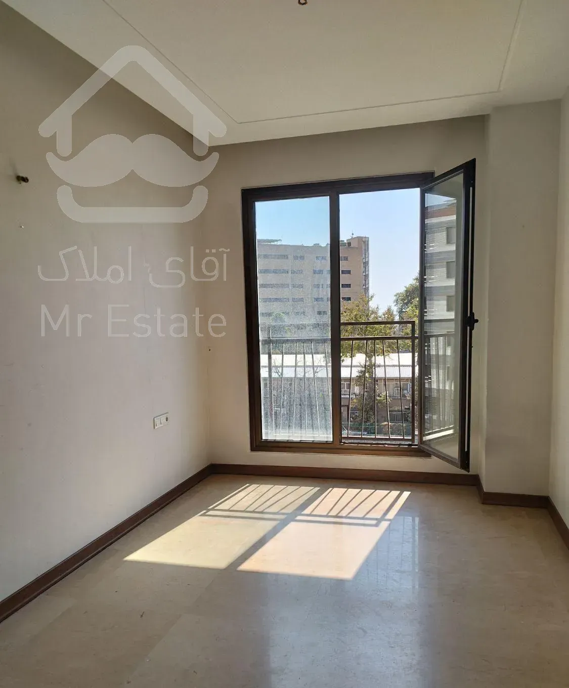 ۱۱۵متر۲خواب/۸ساله/ونک شیخ بهائی/استخردار