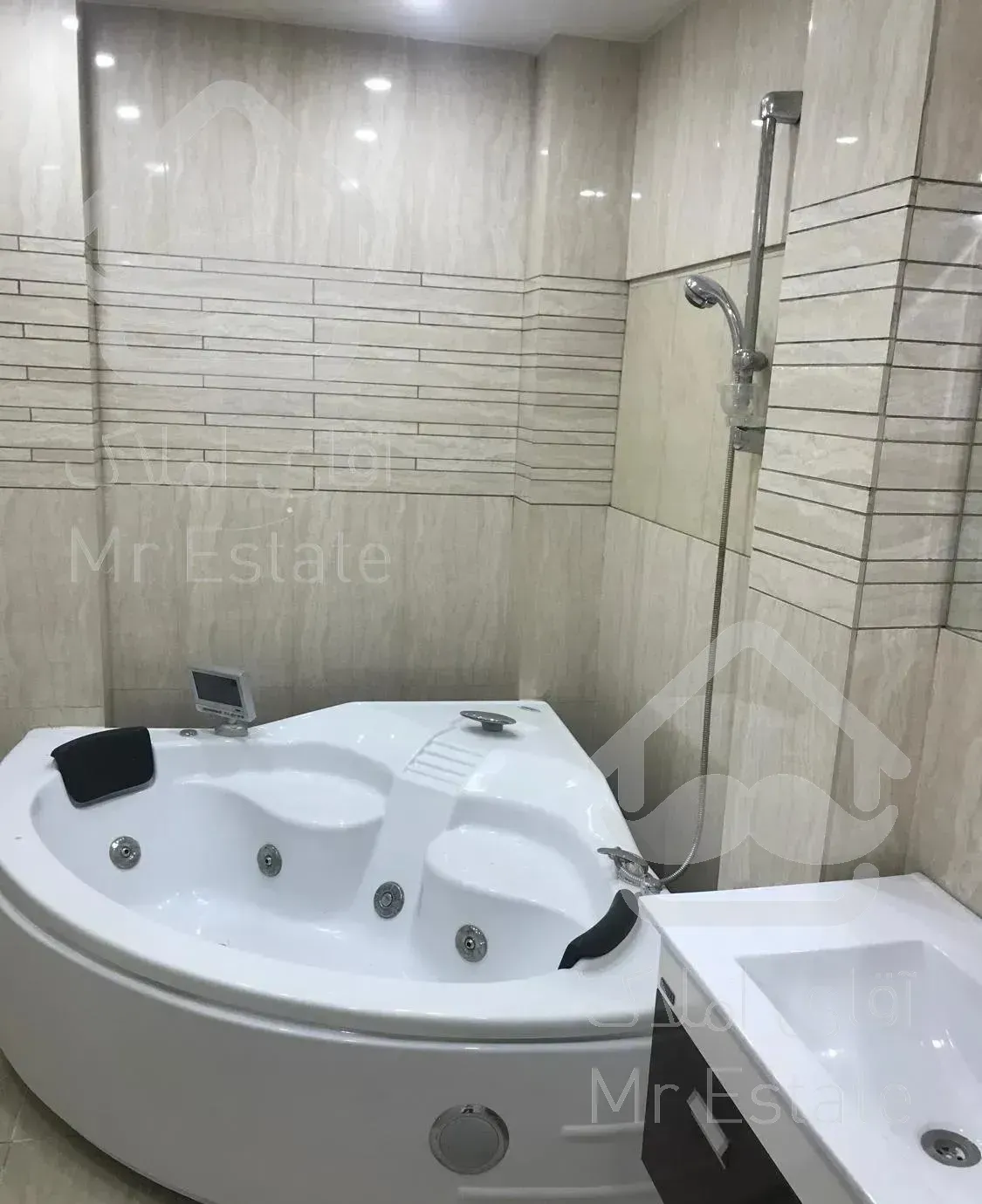 اپارتمان ۱۵۰متری۳خ گیشا