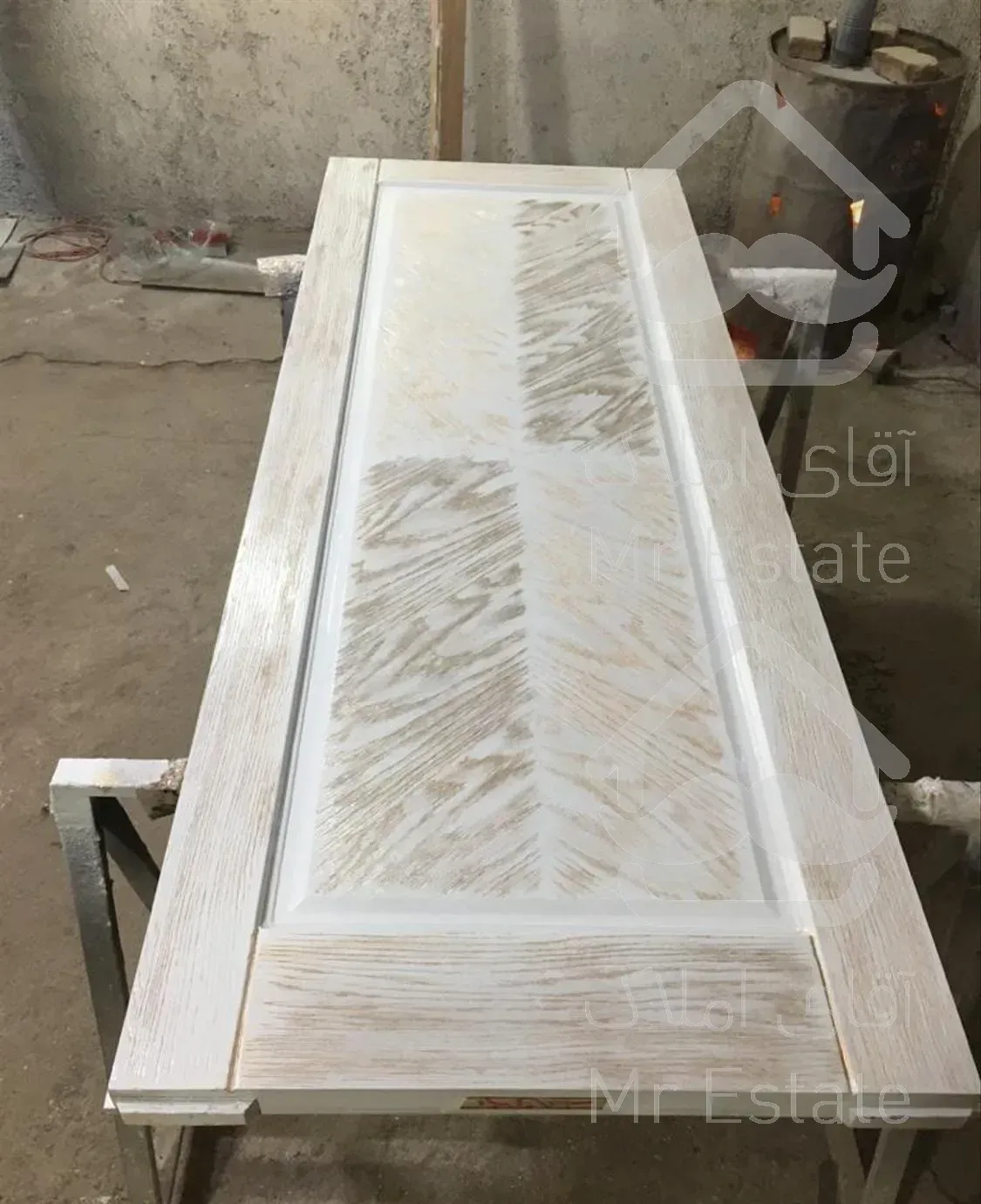 نقاش ، رنگ کاری تخصصی چوب در کارخانه