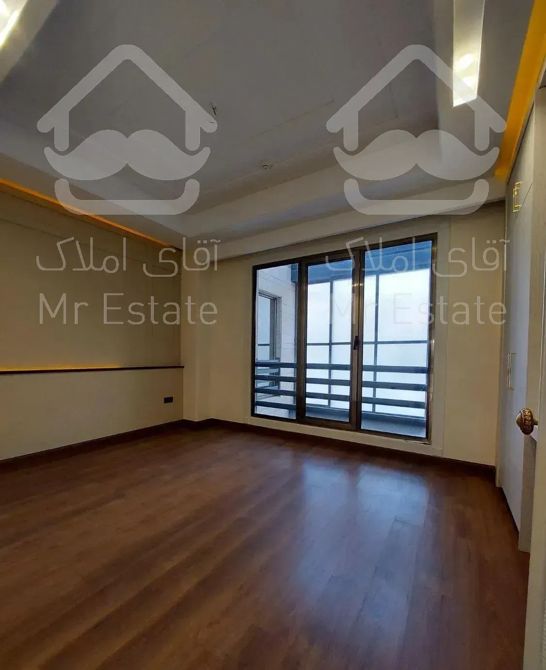 آپارتمان ۳۰۰ متر سه خواب  کلید نخورده