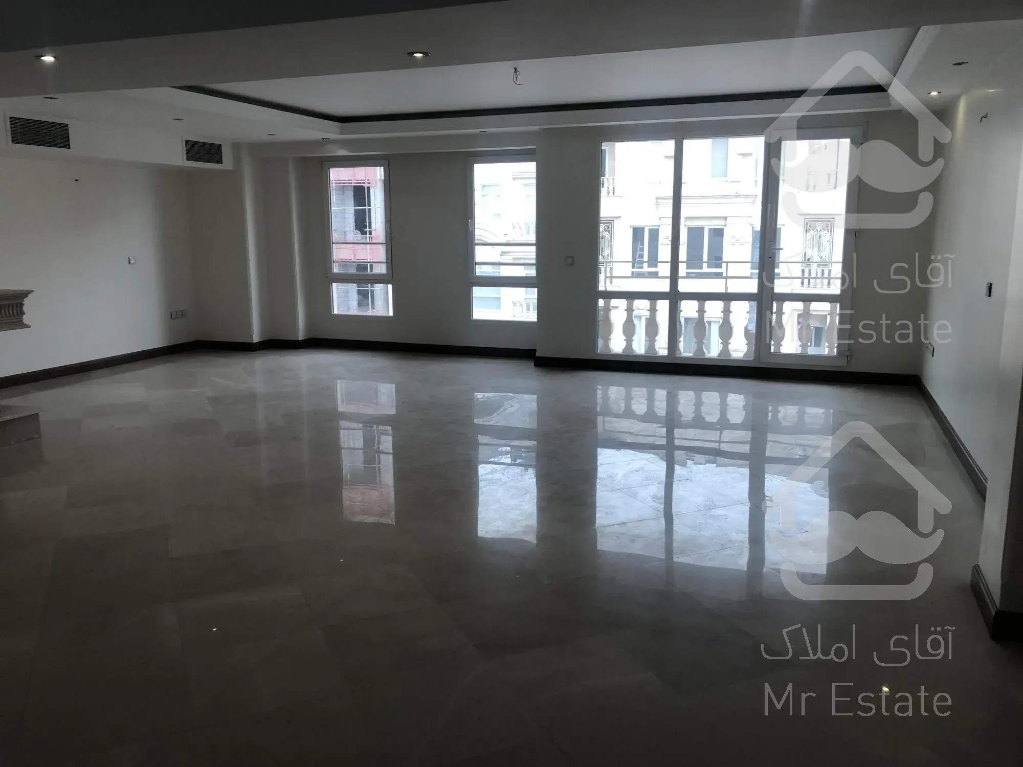 رهن و اجاره آپارتمان ۲۱۵ متری ۴ خوابه نیاوران