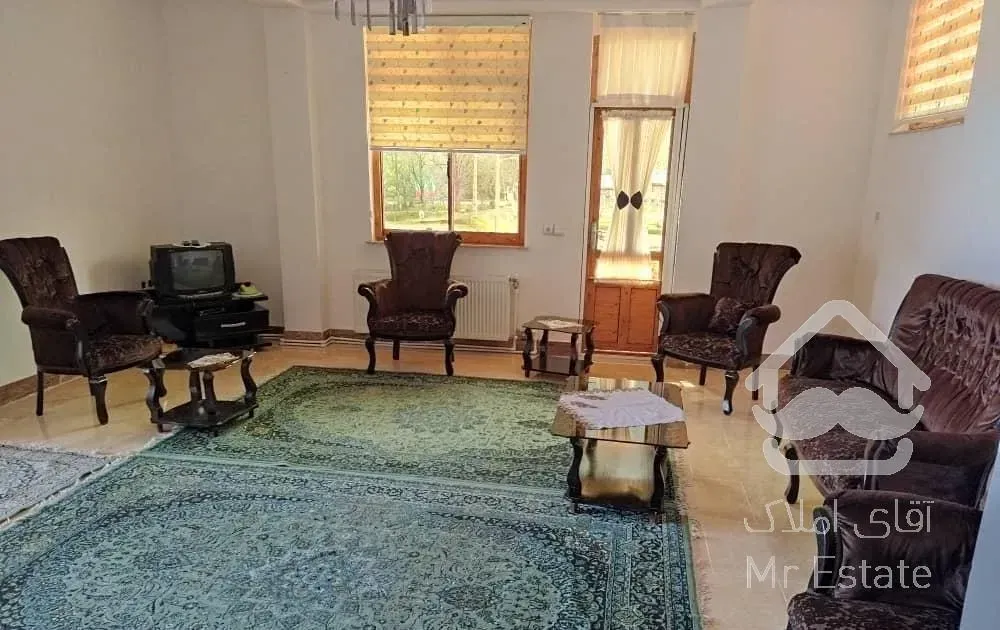 سه طرف  بالکن داره