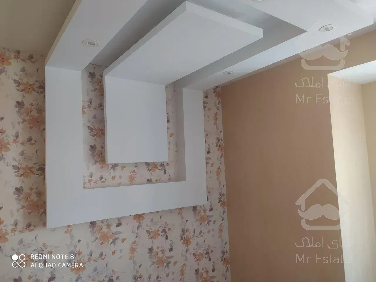 ۹۰ متری / برج ارکیده / دو خواب / دریاچه چیتگر