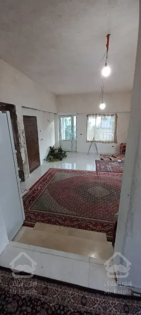 دو طبقه و یک انبار ۴۲ متری،طبقه بالا تکمیل