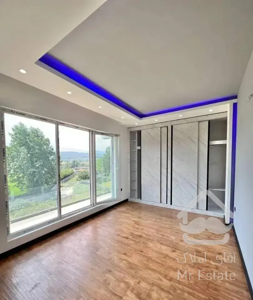 مدرن و  سند تک برگ در چمستان