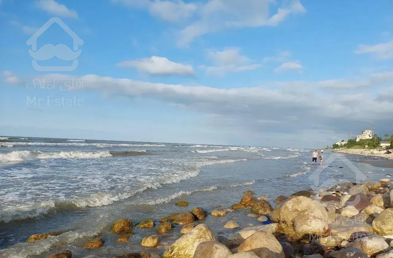 ویلای چسبیده به دریا  * قو *