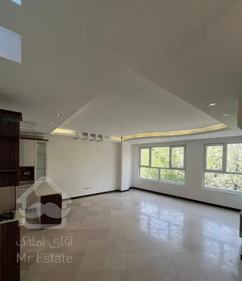 کاشانی بهنام ۹۰ متر سالن پرده خور فروشی