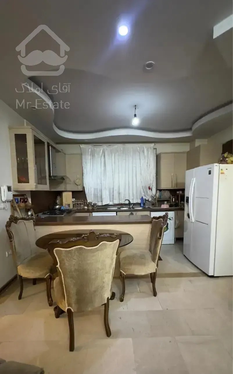 ۹۰متر/۲خوابه/فول‌امکانات/چمن‌غربی