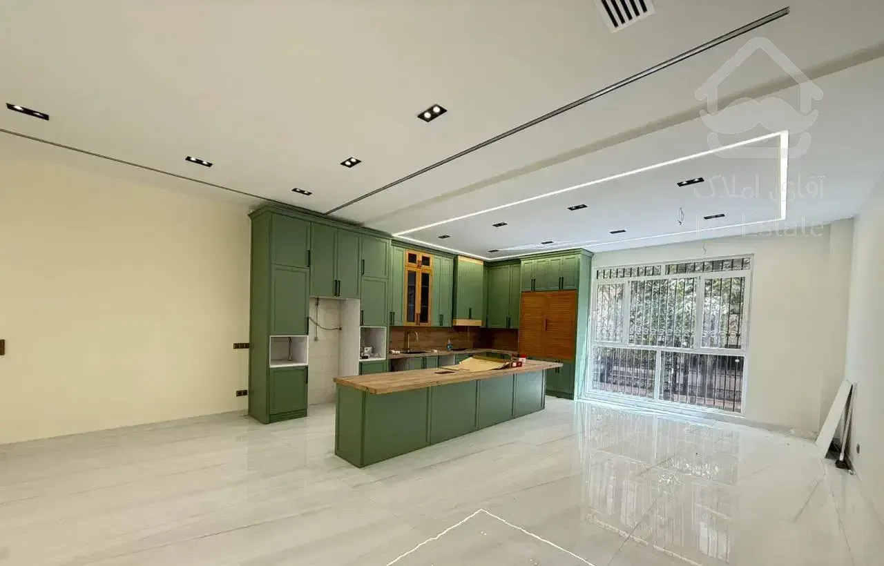 اوین ، ۳۰۰ متر ، ۵ خواب ، کلید نخورده ، فول