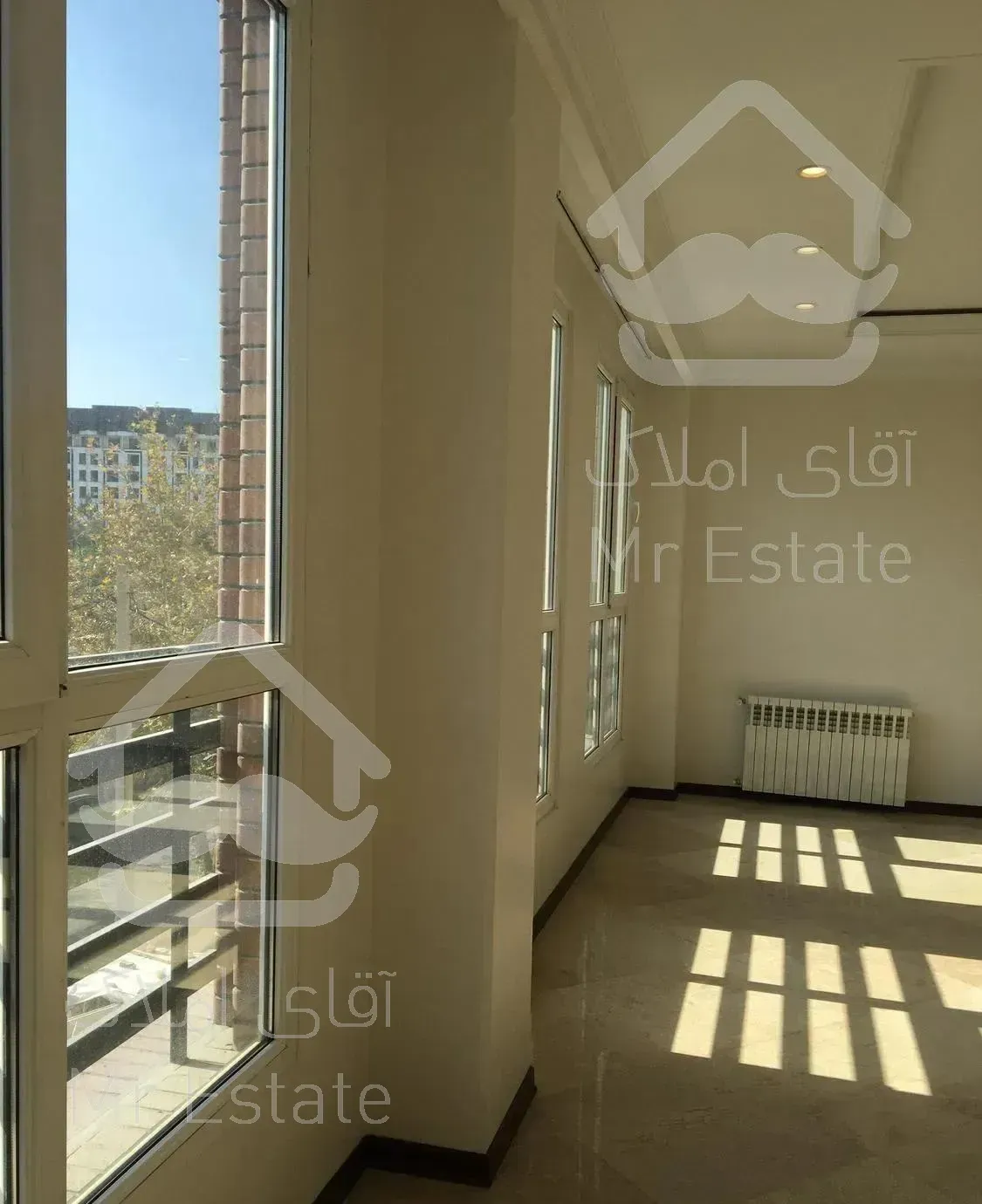 ۹۳ متر / شاهین شمالی / سالن پرده خور