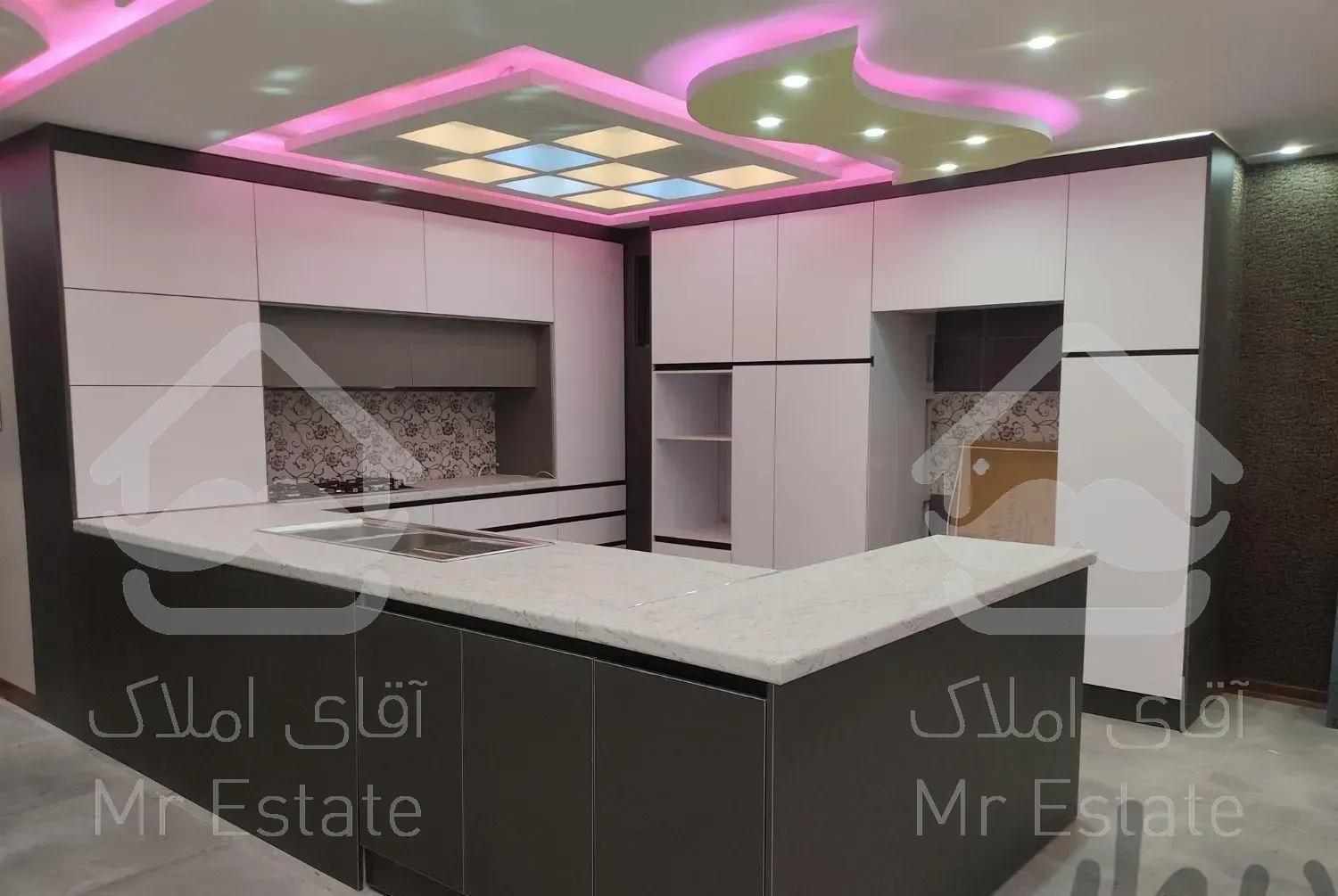 ساخت و نصب انواع کابینت کمد دیواری وتخت های تاشو .