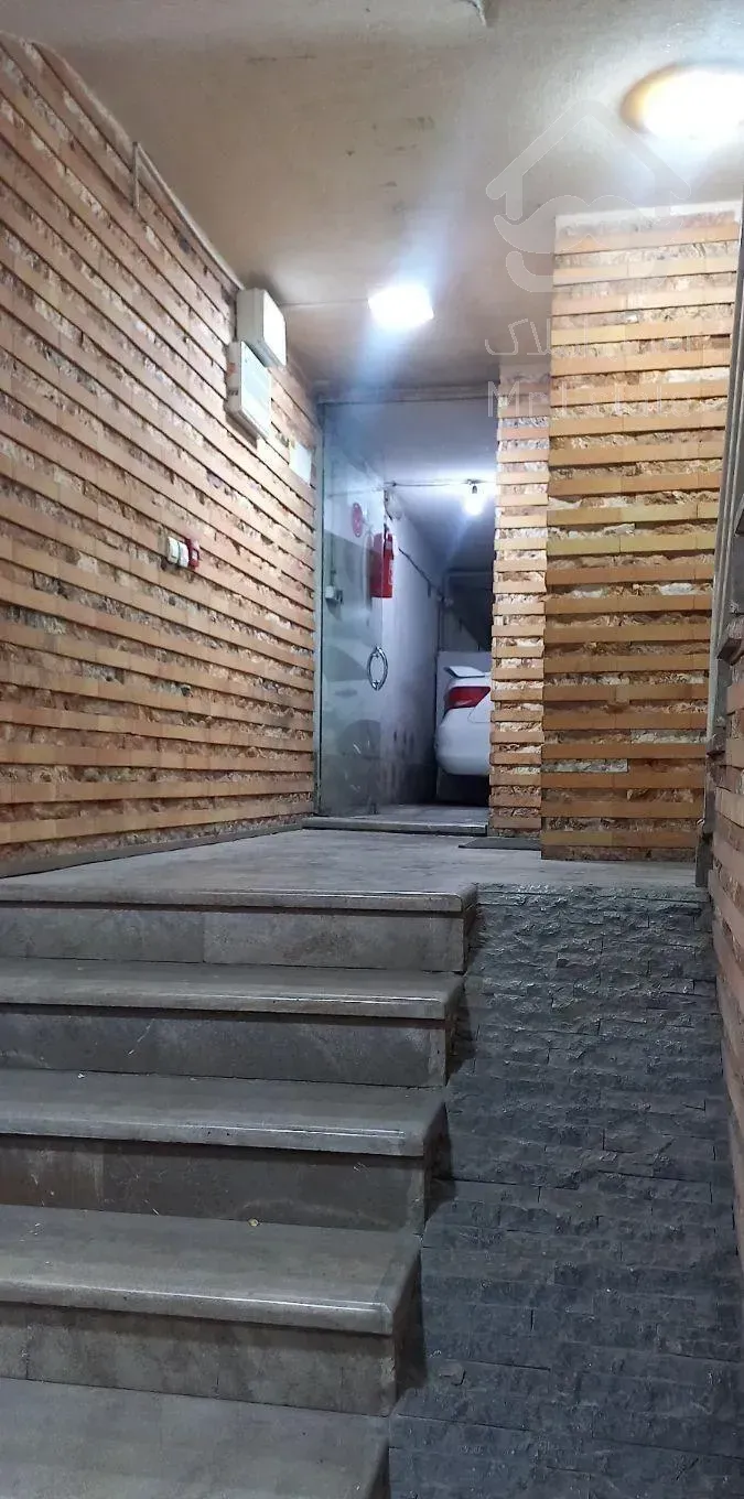 آپارتمان۹۲ متر۲ خوابه خوش نقشه خ ولیعصر/ بزرگمهر