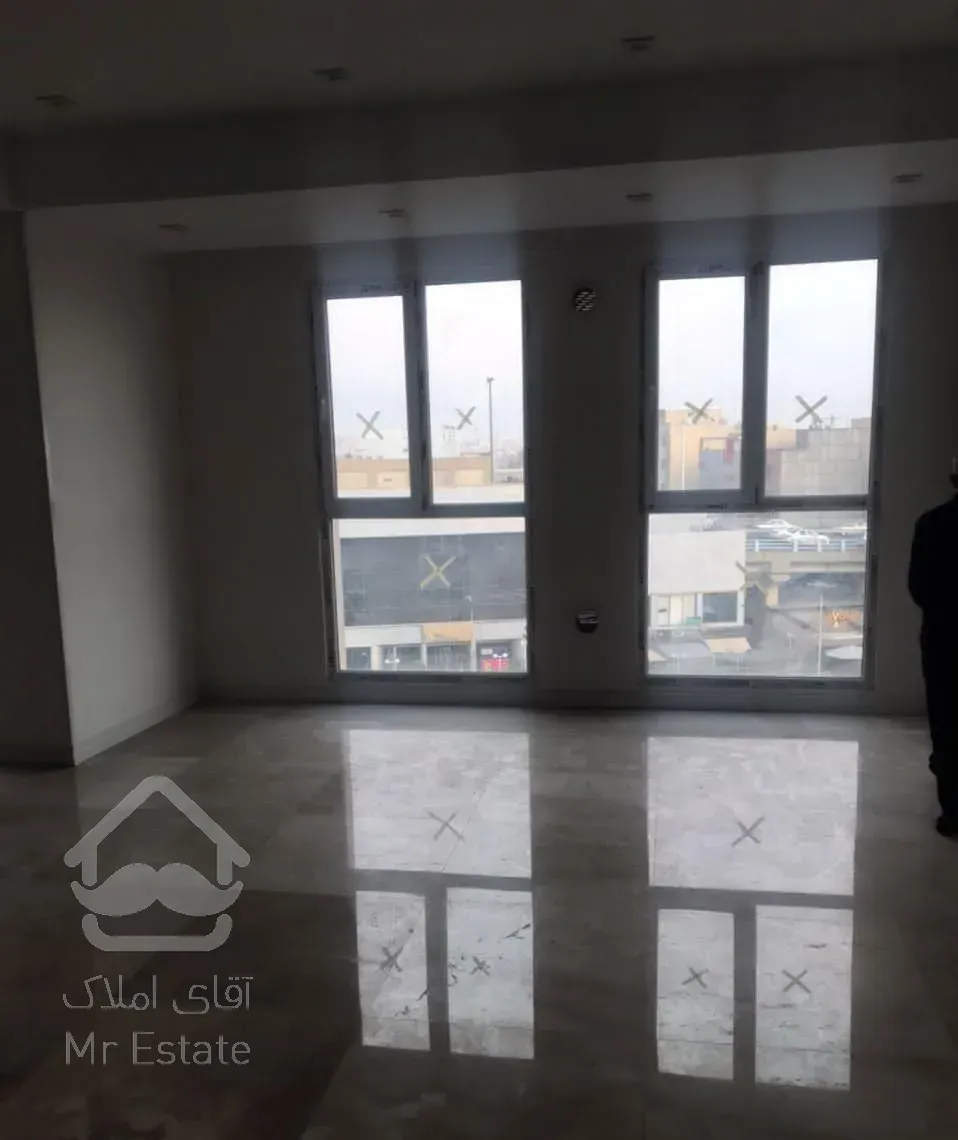 ۸۳ متر ، ۲ خواب ،  سالن پرده خور ،  صادقیه