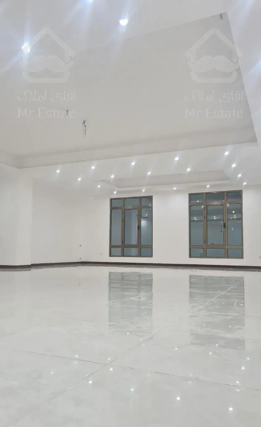 اپارتمان ۲۷۰ متر سه خواب جمهوری میدان سپاه نوساز