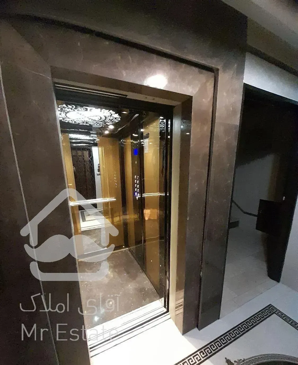 ونک۸۲متر، نوسازکلیدنخورده،