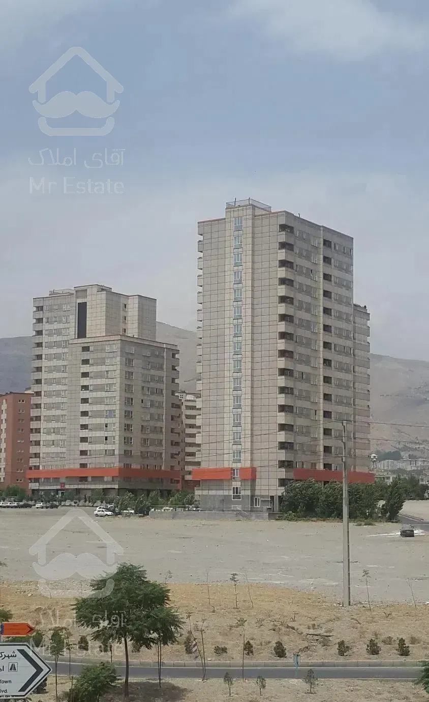 *شهرک چشمه ۵۰ متر مغازه تخلیه زیر برج های شهرک*