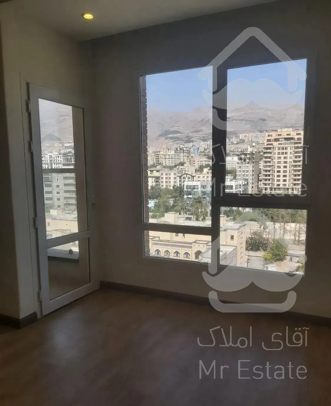 ۱۰۶متر کلید نخورده ازگل