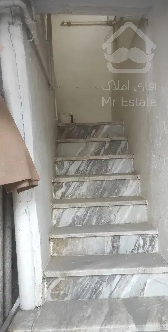 خانه 100متری دو واحدی طبقه بالا بدون مزاحم مستقل