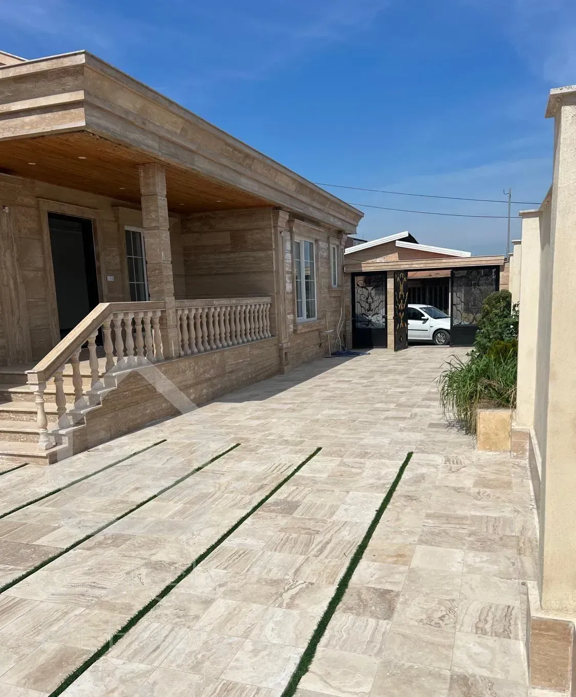 ویلای ۳۳۰ متری غرق در نور پلاک سوم جاده اصلی