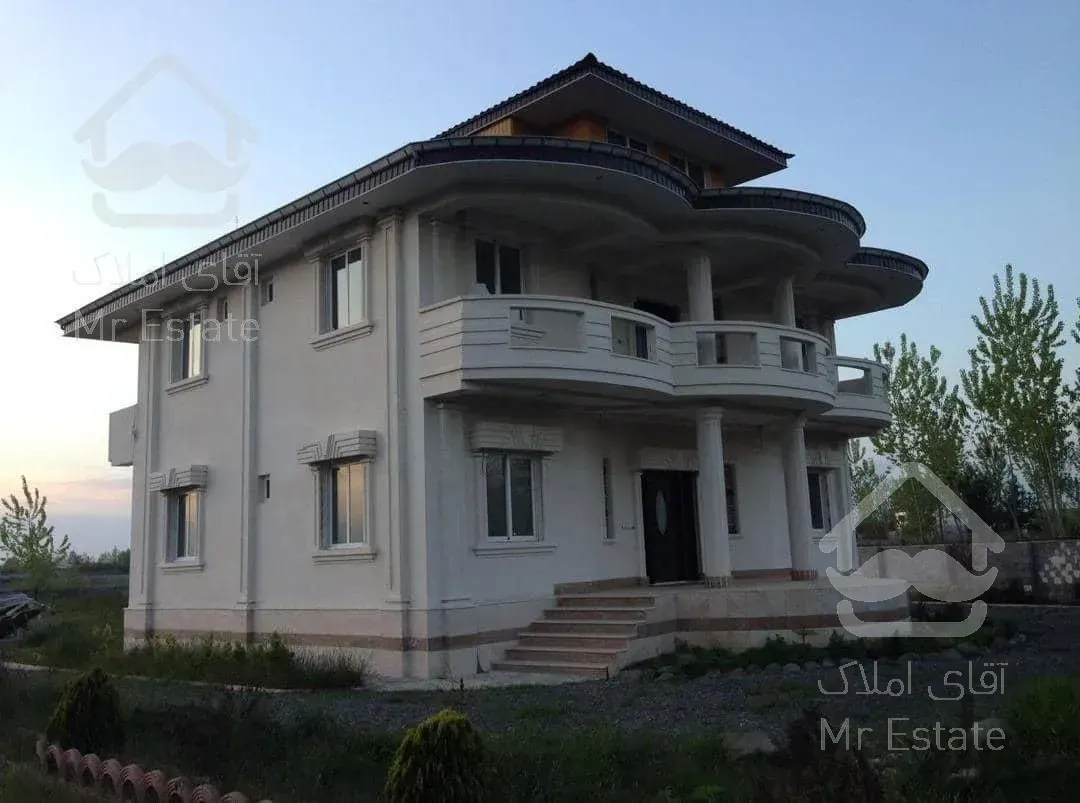 عمارت بزرگ شاه نشین با ویو طبیعت بکر شمال