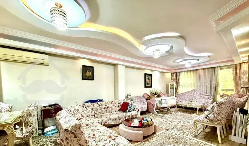 آپارتمان ۱۰۰متر/سالن پرده خور/فلکه اول(۱۵۶)