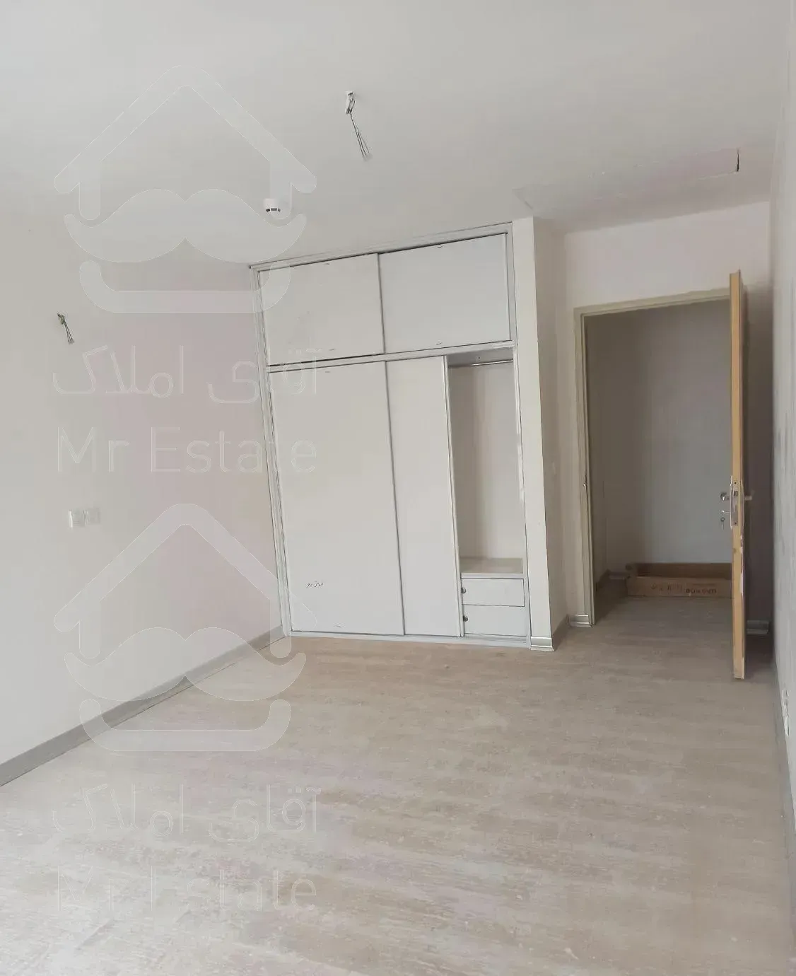 ۱۷۰متر ۳خواب  کلید نخورده غرب دریاچه چیتگر